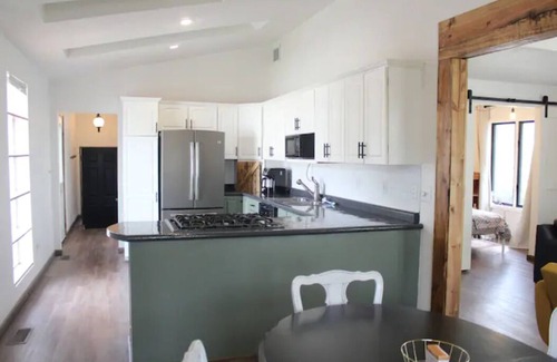 Ottumwa House | Red Fern Hotel - Eclectic Getaway 2 bedroom