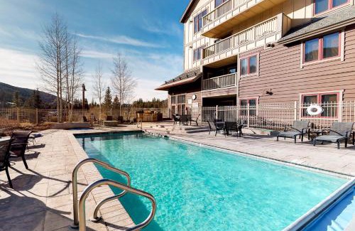 River Run Hotel | Red Hawk Lodge 2200