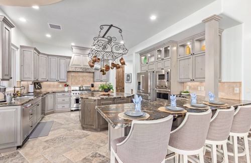 Red Mountain Ranch House | Red Mountain Private Sanctuary! Heated Pool, Spa and Putting Green! 2 Primary Suites!