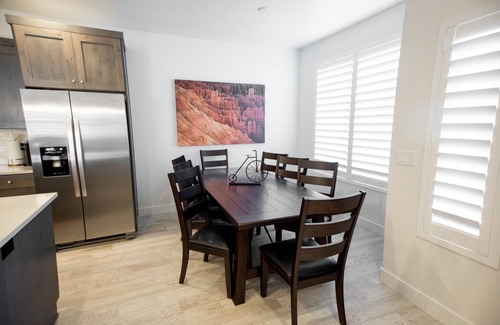 Washington Fields Condo | ⛏️ Red Rock ⛏️ Adventurous Desert Experience | POOL IS OPEN!