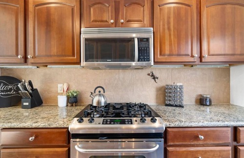 Uptown Sedona House | Red Rock Views | Hot Tub | Walk to Everything