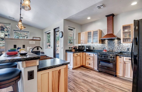 West Sedona House | Red rock views, private casita, prime location near trails—your peaceful Sedona escape awaits.