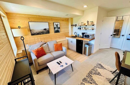 Applewood West Apartment | Red Rocks Base, 1BR Suite w Kitchenette