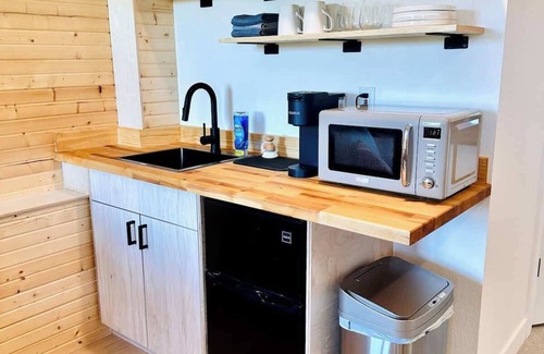 Applewood West Apartment | Red Rocks Base, 1BR Suite w Kitchenette
