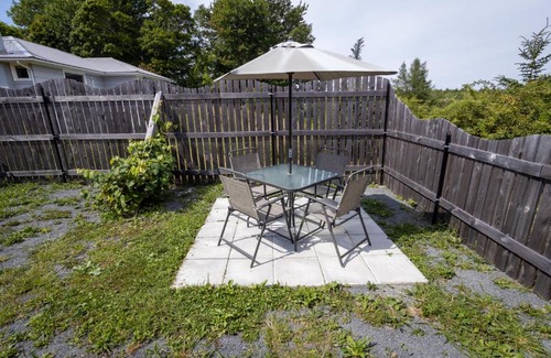 Lunenburg House | Red Roof Bed & Breakfast