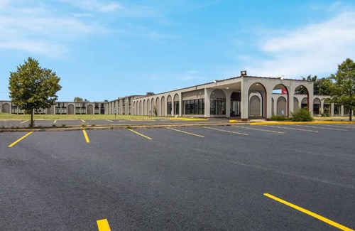 North Aurora Hotel | Red Roof Inn and Conference Center Chicago - N Aurora Naperville