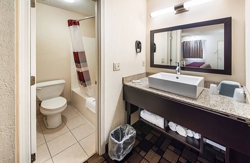 Anderson Hotel | Red Roof Inn Anderson, IN