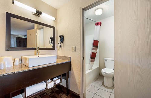 Anderson Hotel | Red Roof Inn Anderson, IN