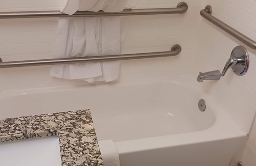 Broadmoor Hotel | Red Roof Inn Baton Rouge