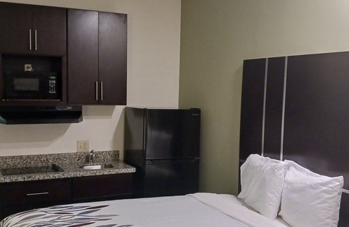 Broadmoor Hotel | Red Roof Inn Baton Rouge