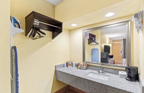 Berea Hotel | Red Roof Inn Berea