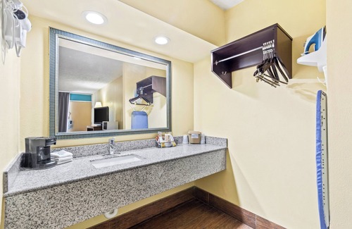 Berea Hotel | Red Roof Inn Berea