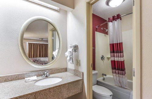 Columbia Hotel | Red Roof Inn Columbia, MO