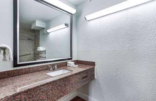 Monteagle Hotel | Red Roof Inn Monteagle - I-24