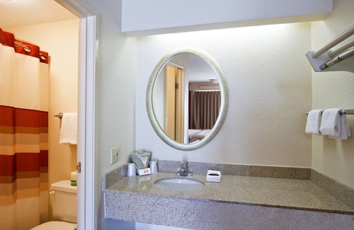 New London Hotel | Red Roof Inn Mystic - New London