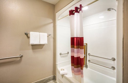 Saugus Hotel | Red Roof Inn PLUS+ Boston - Logan