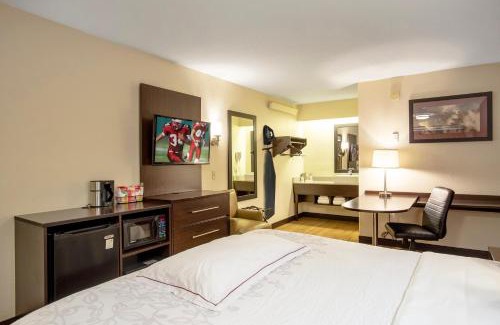 Statesville Hotel | Red Roof Inn PLUS+ Statesville