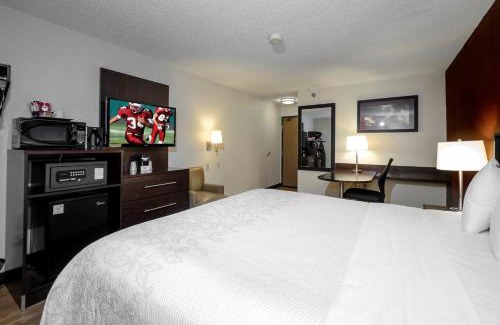 Whippleville Hotel | Red Roof Inn PLUS+ & Suites Malone