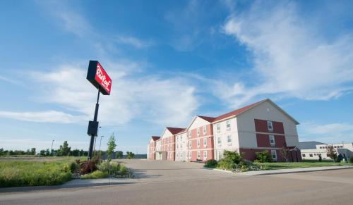 Dickinson Hotel | Red Roof Inn & Suites Dickinson
