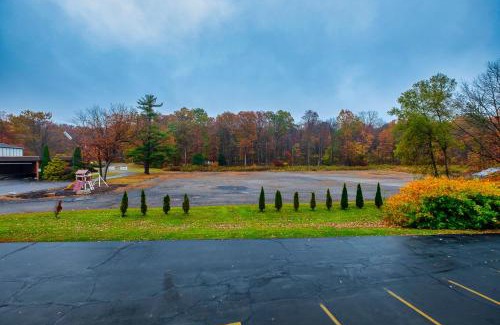 Milnesville Hotel | Red Roof Inn & Suites Hazleton