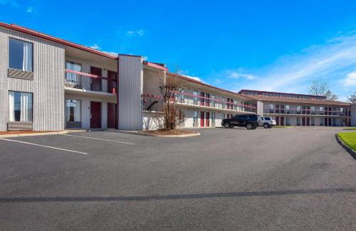 Monroe Hotel | Red Roof Inn & Suites Monroe, NC