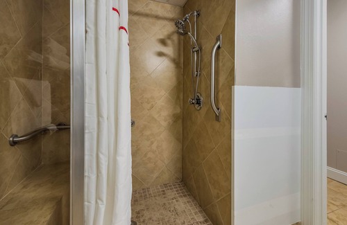 Landisville Hotel | Red Roof Inn & Suites Vineland - Buena
