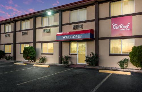 Wapakoneta Hotel | Red Roof Inn & Suites Wapakoneta