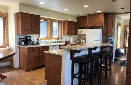 Arnold House | Red Viking in Arnold Blue Lake Springs facilities access no contact check in