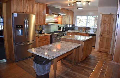 Dolores House | RedCliff Lodge w/hiking trails,specular fall colors, mtn views & great fishing!