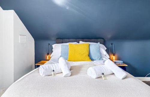 Redditch House | Redditch 4 Bed 3 Bath From 21 PP Per Night 5 Star