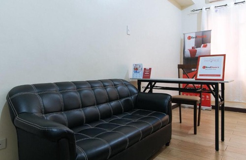 Naic Hotel | RedDoorz @ Don Martie Beach House Naic Cavite