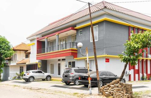Binong House | RedDoorz near Siloam Karawaci 3