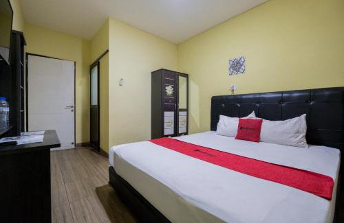 Darmo House | RedDoorz near Surabaya Town Square