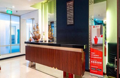 Melawai Hotel | RedDoorz Plus at Blue Pacific Blok M