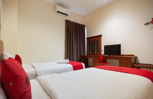 Melawai Hotel | RedDoorz Plus near Plaza Blok M
