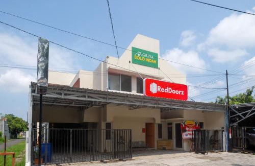 Laweyan Hotel | RedDoorz Plus near RS JIH Solo