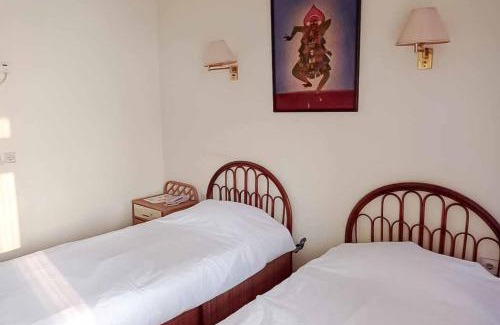 Anyer Hotel | RedDoorz Plus near Tugu Mercusuar Anyer