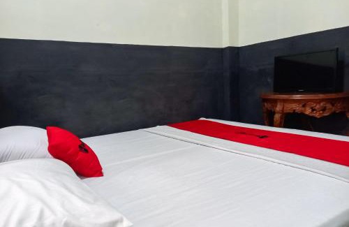 Sungai Penuh Hotel | RedDoorz Syariah at Penginapan Queen Sungai Penuh