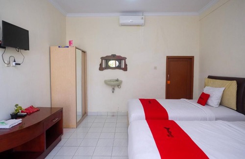Wonosari Hotel | RedDoorz Syariah near Alun Alun Wonosari