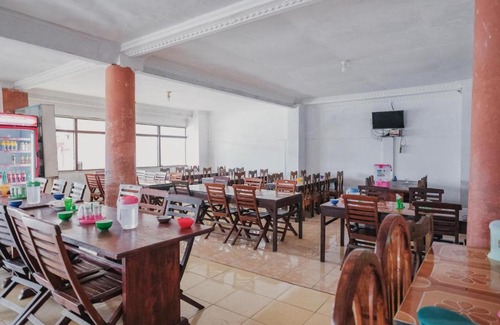Gunung Sugih Hotel | RedDoorz Syariah near Kebun Raya Liwa