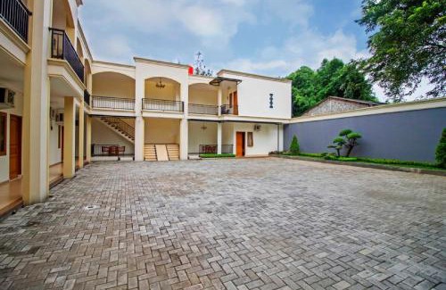 Jakarta House | RedDoorz Syariah near Mercu Buana University