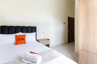 Laweyan House | RedDoorz Syariah near Purwosari Train Station