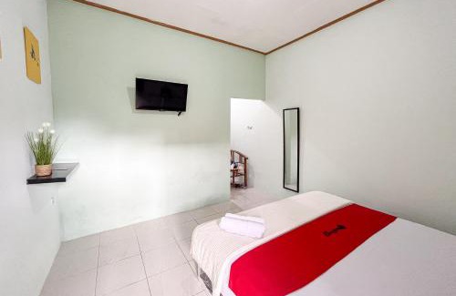 Nganjuk Hotel | RedDoorz Syariah near RS Bhayangkara Nganjuk