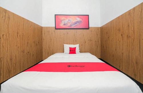 Tuban Hotel | RedDoorz Syariah near RSUD Tuban