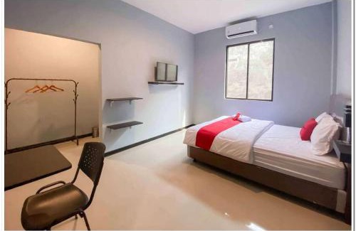 Sedati Hotel | RedDoorz Syariah near T2 Juanda Airport 2