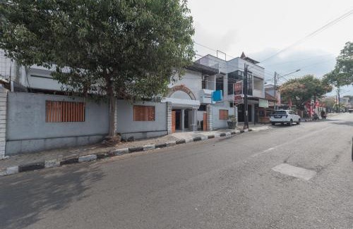 Kuningan Hotel | RedDoorz Syariah near Taman Kota Kuningan