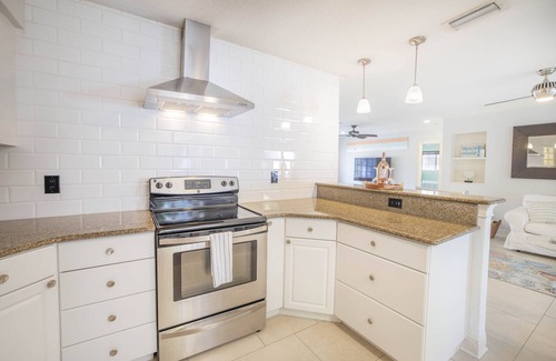 Redington Beach House | Redington Beach house - 1 block to the beach !