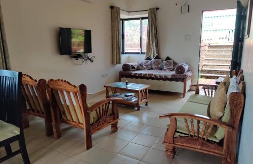 Mhsala Cabin | Redstone Hills, Diveagar