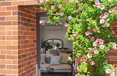 Neutral Bay House | Reed Cottage - Large private garden cottage a perfect base for your Sydney stay
