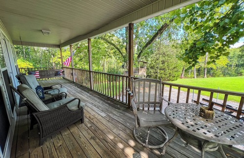 Windsor Cottage | Reel'em Inn is a cozy river front fishing cottage on the Cashie River.